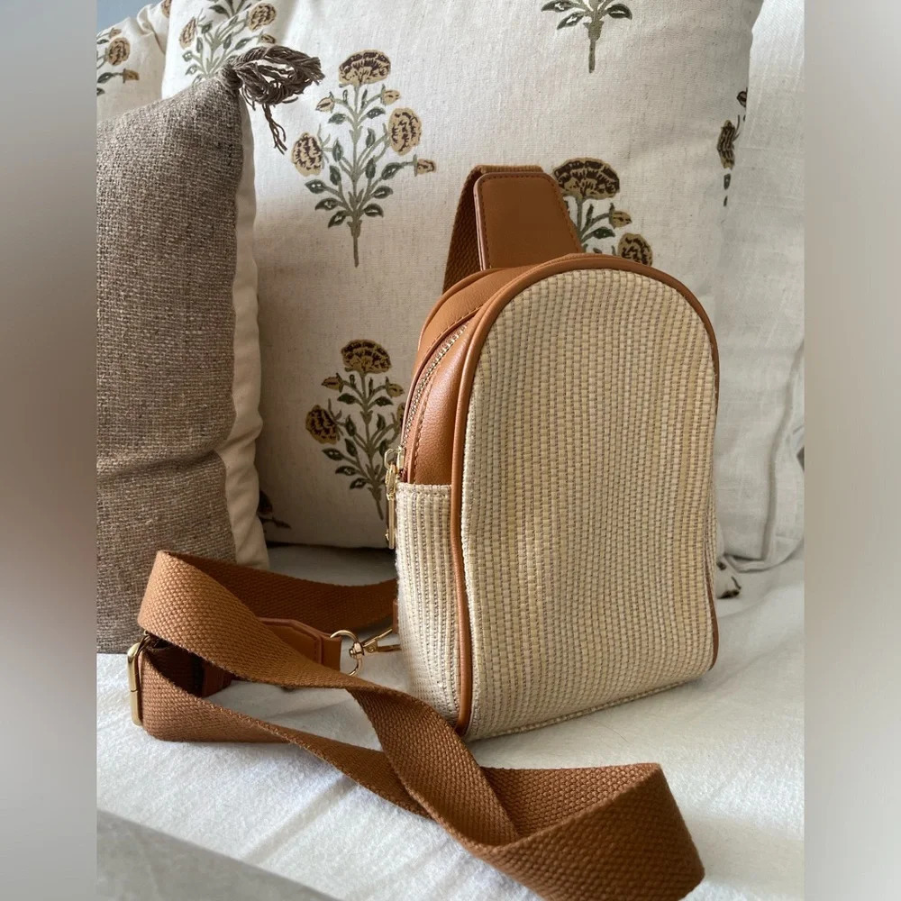 ANTIK KRAFT | Straw Slingbag
Beachy Boho Resortwear Vacation Summer Errands